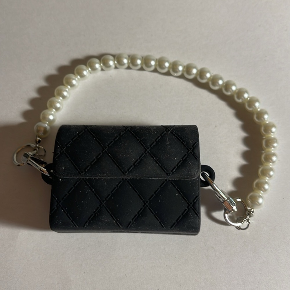 ❤️🥳💰Purse AirPods case. CASE ONLY. Purse deign case with pearl strap